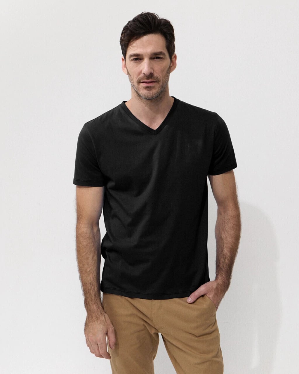 Remera Ameghino Escote V